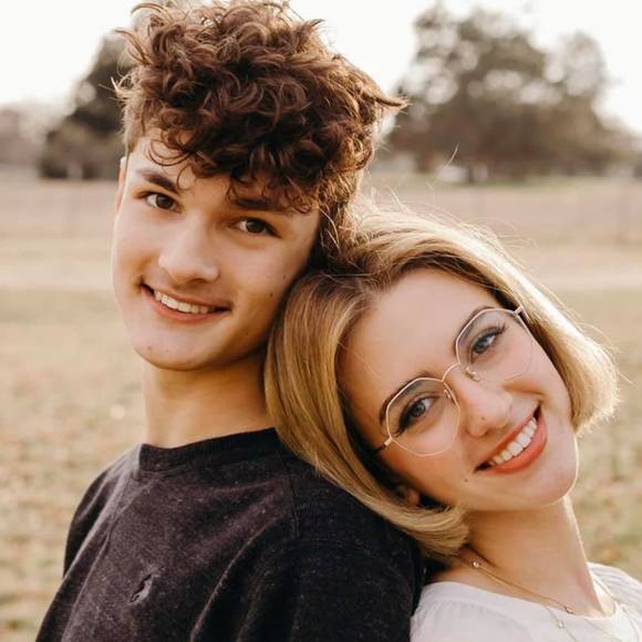 Profile Picture of Felesia Boegner (@felesiab) on Poshmark