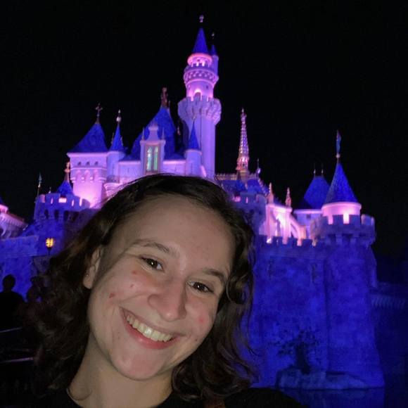 Profile Picture of Maya Bellowe (@mayabellowe) on Poshmark