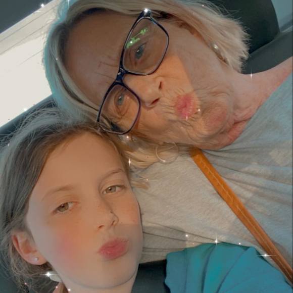 Profile Picture of Valerie Pernice (@runawayval50) on Poshmark