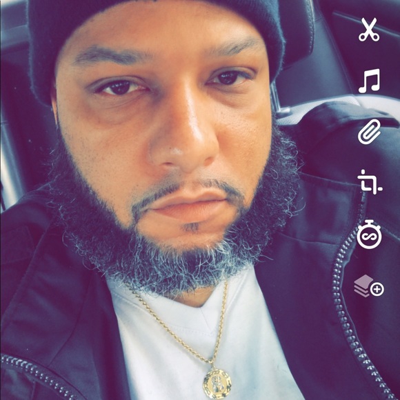 Profile Picture of Carl Andrews (@carlitoand86) on Poshmark