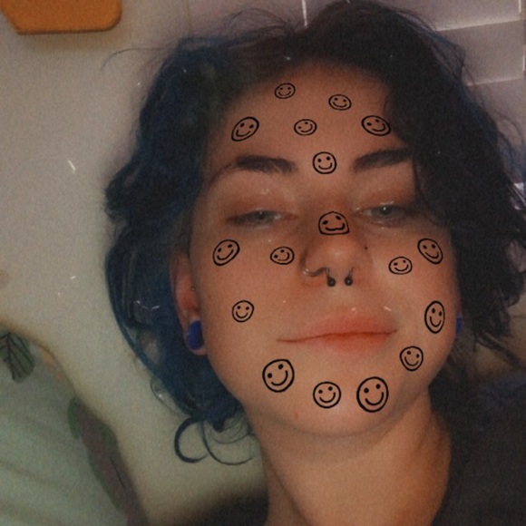 Profile Picture of Issy Weinert (@issyweinert) on Poshmark