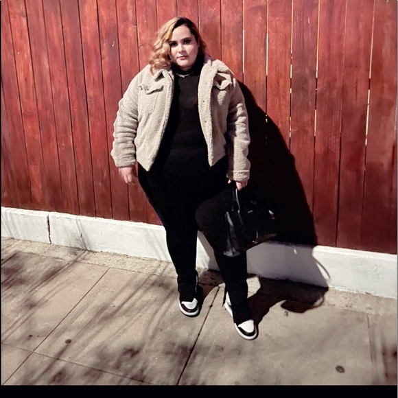 Profile Picture of Jasmine Alvarez (@jasminealvar838) on Poshmark