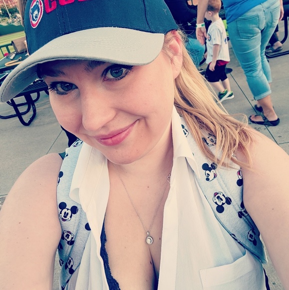 Profile Picture of Alex Kramer (@alassado) on Poshmark