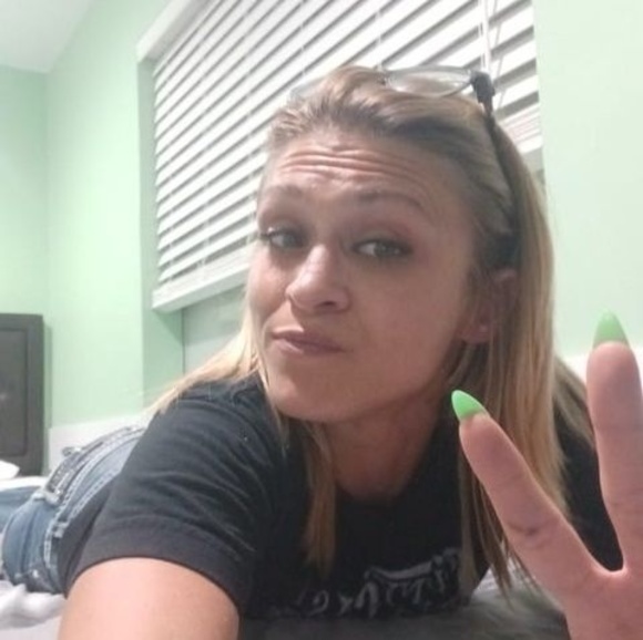 Profile Picture of Rachael Kaltenbach (@rachaelkalte981) on Poshmark