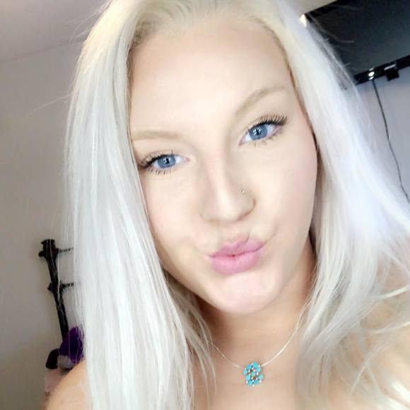 Profile Picture of Sarah Dailey (@sarahdailey923) on Poshmark