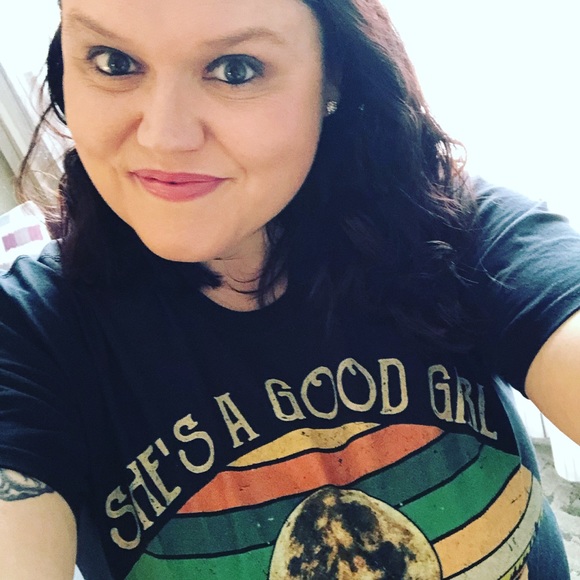 Profile Picture of Sara Conway (@annie1980) on Poshmark