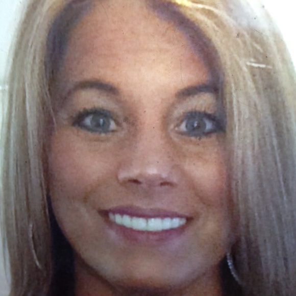 Profile Picture of Amanda Clack (@atallen2) on Poshmark