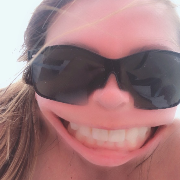 Profile Picture of Danielle Holton (@dholton79) on Poshmark