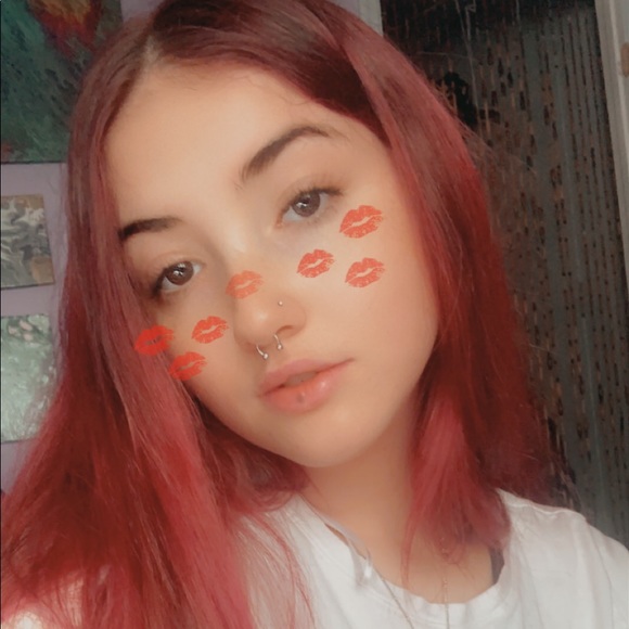Profile Picture of Sabelle Duffy (@sabelle_duffy) on Poshmark
