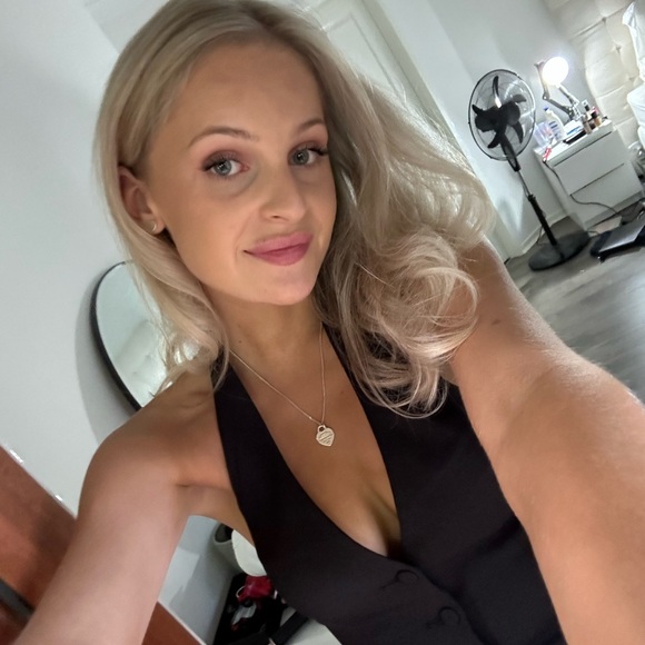 Alannah Wakeling - Poshmark Profile Picture of Alannah Wakeling (@alannahwakeling) on Poshmark