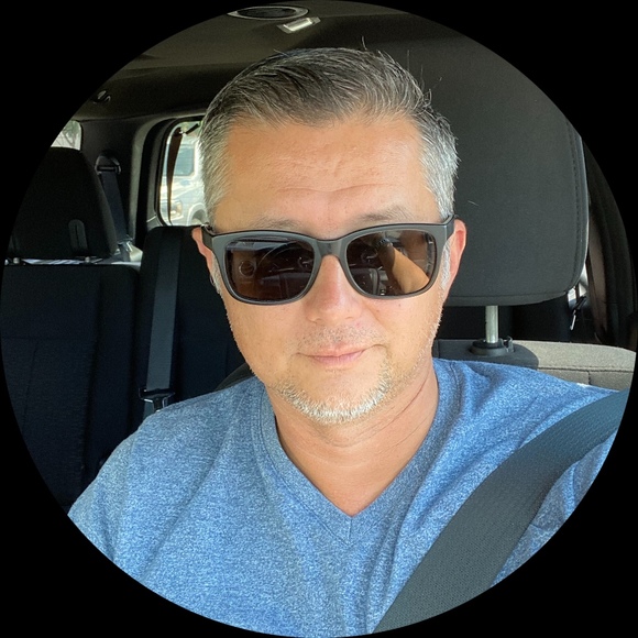 Profile Picture of Michael Lin (@mlin0612) on Poshmark