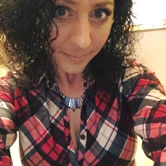 Profile Picture of Cassidy Stevenson (@cassidynetz) on Poshmark