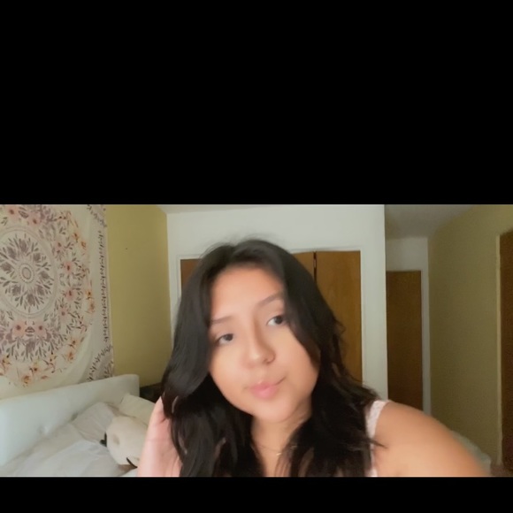 Profile Picture of Natalie Rivas (@nmr032406) on Poshmark