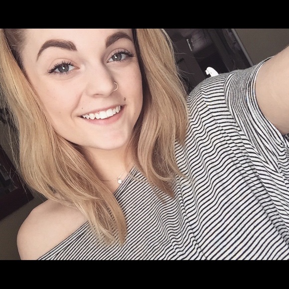 Profile Picture of Rebecca Page (@rlpage3) on Poshmark