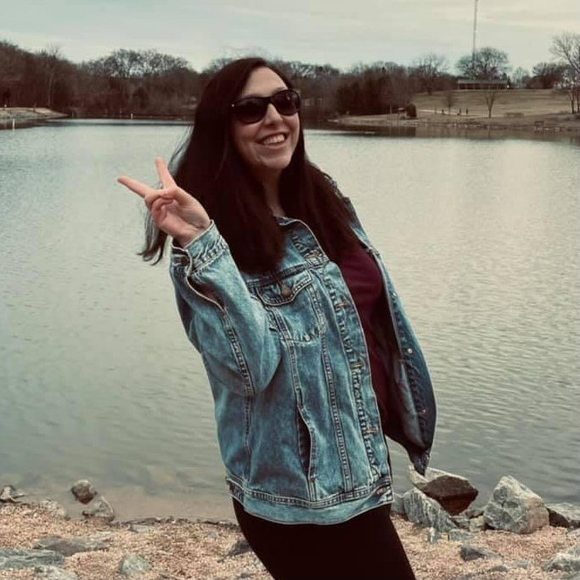 Madeline Seebold - Poshmark Profile Picture of Madeline Seebold (@madelineseebold) on Poshmark