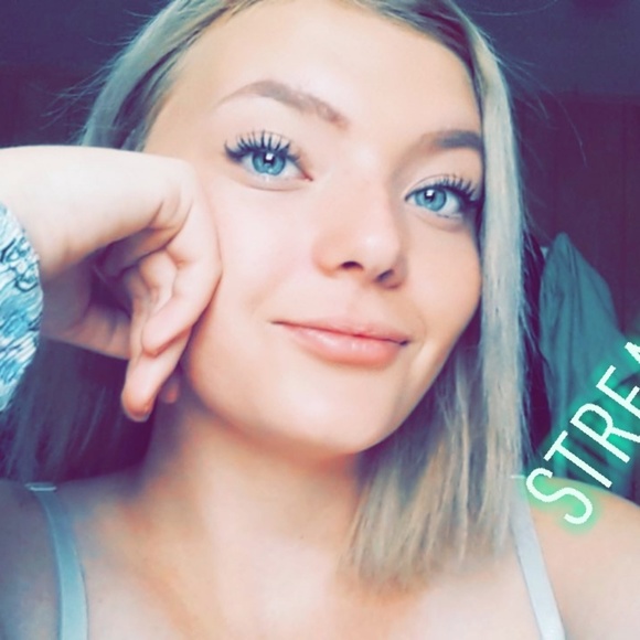 Kylea Henline - Poshmark Profile Picture of Kylea Henline (@kylea_henline) on Poshmark