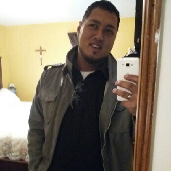 Profile Picture of Angel Barron (@angelbarron193) on Poshmark