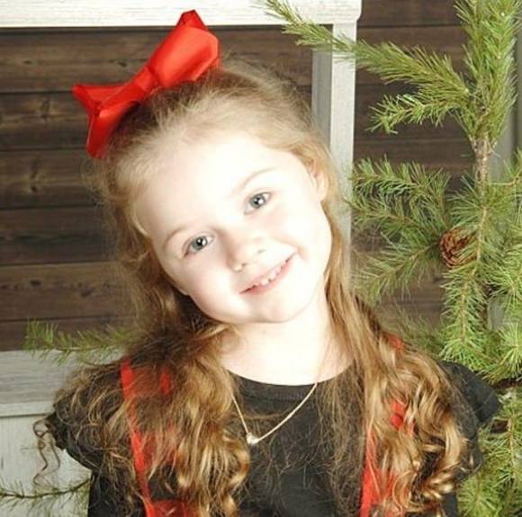 Profile Picture of Laura Roy (@lmroy82) on Poshmark