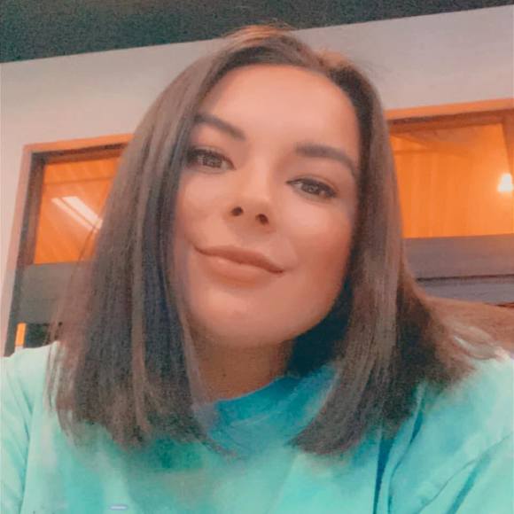 Profile Picture of Zoë Armagost (@ogzoe) on Poshmark