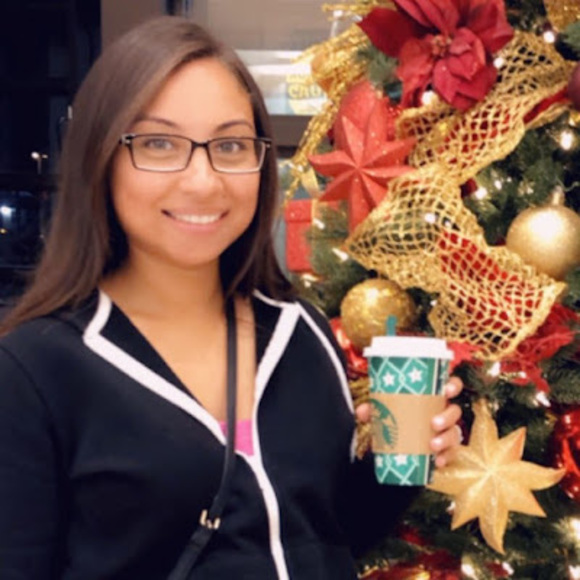 Profile Picture of Patty Alvarez (@pattyalvarez810) on Poshmark