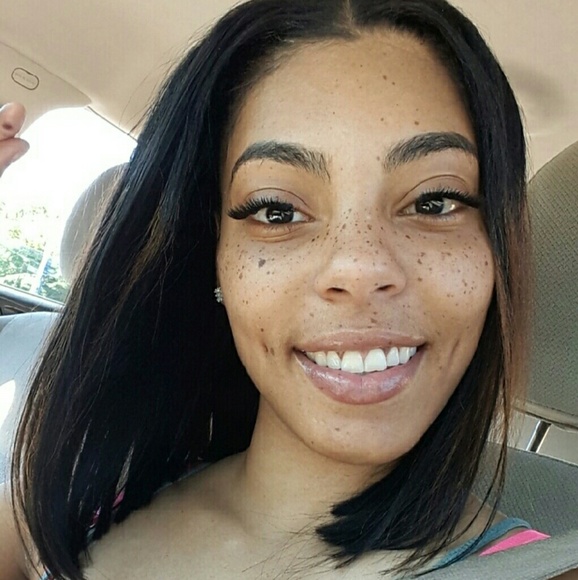 Profile Picture of Jade Huffman (@jaee_brown) on Poshmark