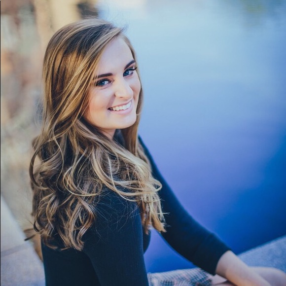 Profile Picture of Ali Kumfer (@ali_kumfer) on Poshmark