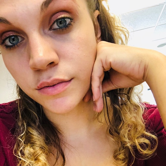 Profile Picture of Bonnie Banaszek (@crazywrapmom2) on Poshmark