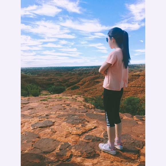Profile Picture of Joyce Zheng (@joyce628336) on Poshmark