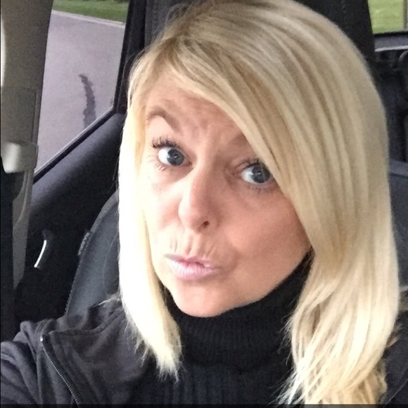 Profile Picture of Vanessa Shutler (@vgab1234) on Poshmark