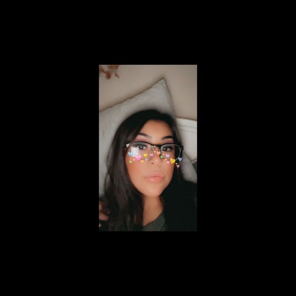 Profile Picture of Faith Charlson (@charlsonfaith) on Poshmark