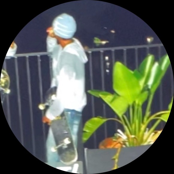 Profile Picture of Alexander Fernandez (@radi0s) on Poshmark