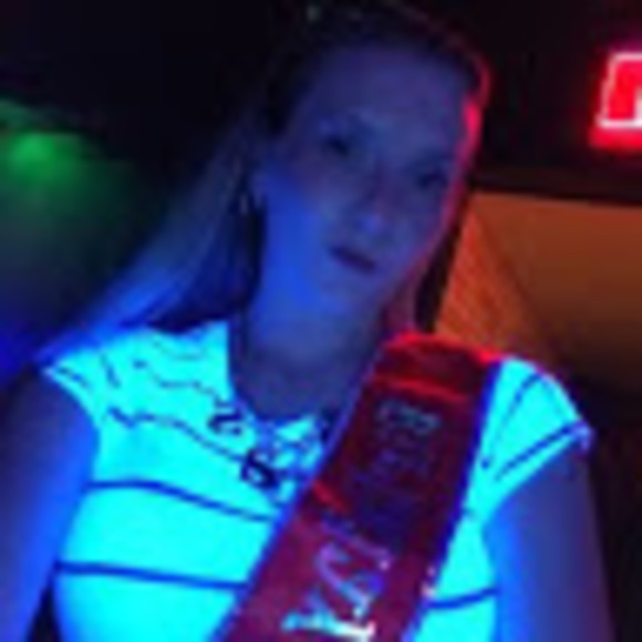 Profile Picture of Amanda jean Houghteling (@ahoughteling) on Poshmark