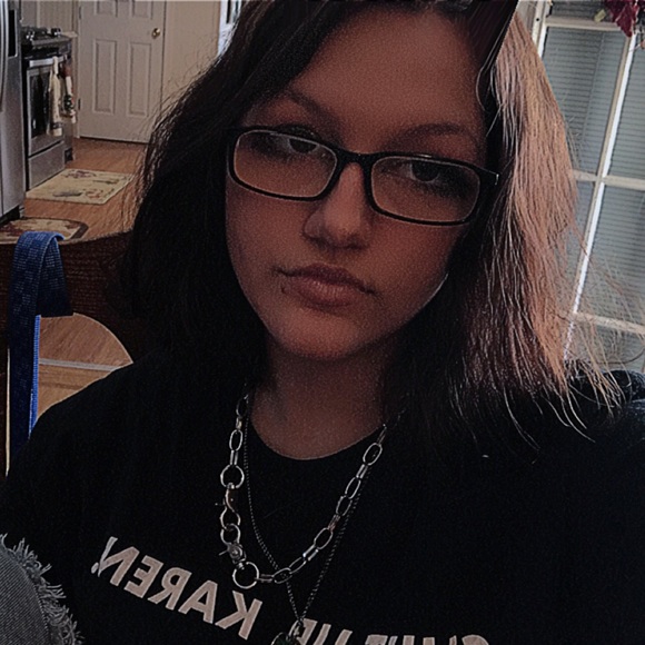 Profile Picture of Mollie Baish (@molliebaish) on Poshmark