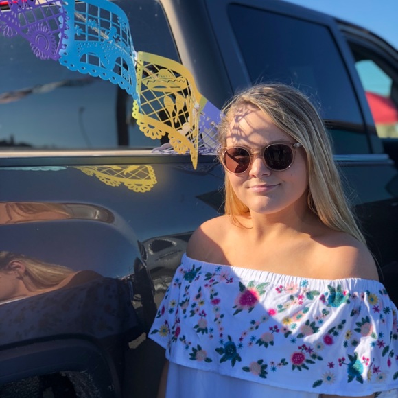 Profile Picture of Gwyneth Amaya (@gwynamaya) on Poshmark