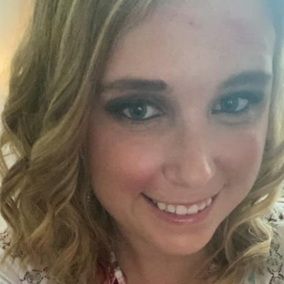 Profile Picture of Olivia Glander (@olivia_glander) on Poshmark