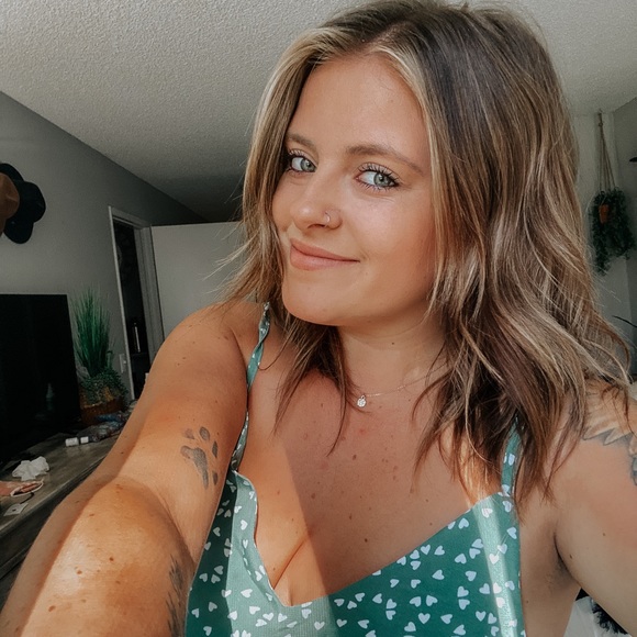 Profile Picture of Kelsey Gasner (@kelsoo10) on Poshmark