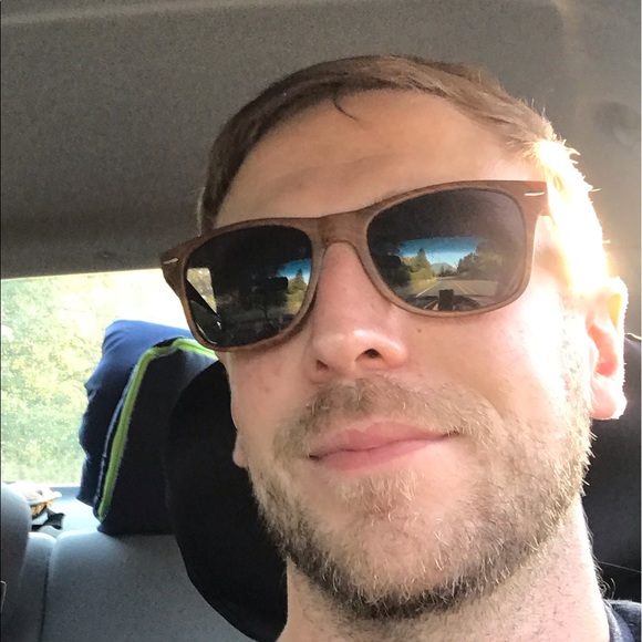 Profile Picture of Justin Helm (@justin_helm) on Poshmark