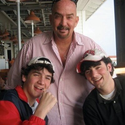 Profile Picture of Mark Gilliamon Twitter