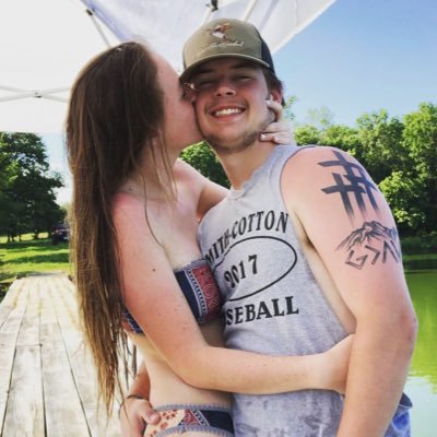 Profile Picture of Emily Phillips (@emilymorgan42) on Twitter