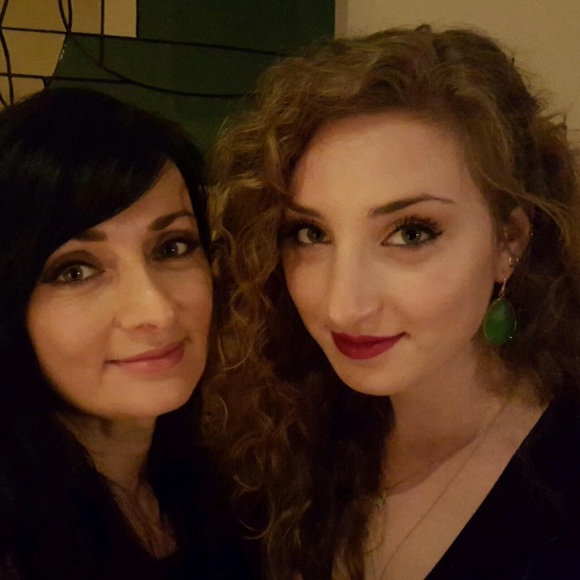 Profile Picture of Shayna Vayser (@shaynav) on Poshmark