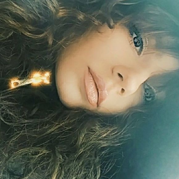 Profile Picture of Laura Cosma (@dimondlady) on Poshmark