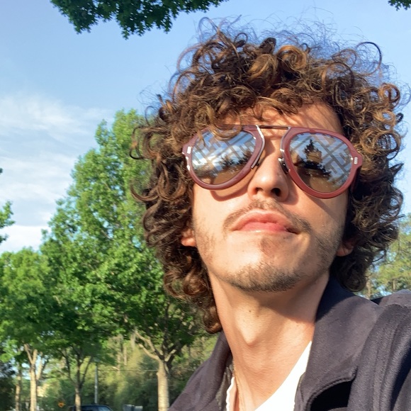 Profile Picture of Felipe Maciel (@felipemaciel) on Poshmark