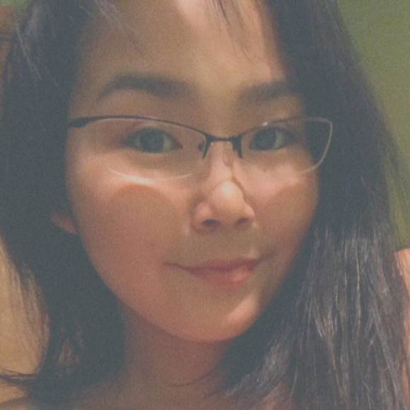 Profile Picture of Alicia Michael (@aliciamchl) on Poshmark