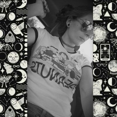 Profile Picture of Shelly Darling (@EattMeowtt) on Twitter
