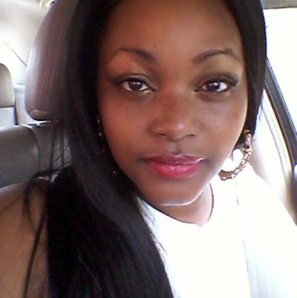 Profile Picture of Kimi Raka (@kimiraka) on Poshmark