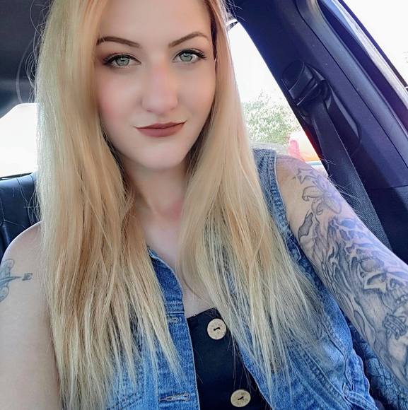Profile Picture of Christina Gaunt (@christinagaunt) on Poshmark