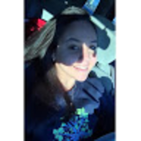 Profile Picture of Juliane Pinto (@pintojf21) on Poshmark