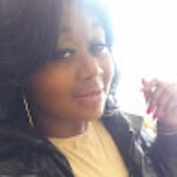 Profile Picture of Amber Singleton (@mzjudy402) on Poshmark