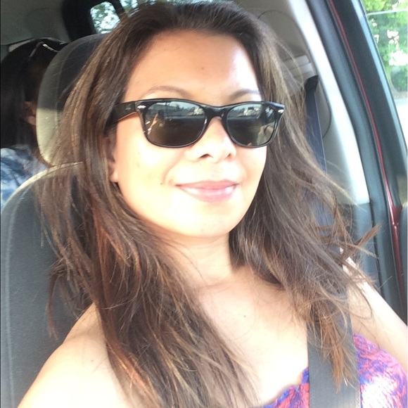 Profile Picture of Arianne Abueg (@maganda1978) on Poshmark