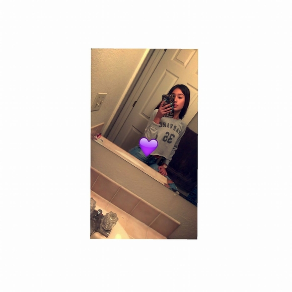 Profile Picture of Juliana Serrano (@julianaserrano) on Poshmark